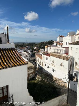 CASA DE PUEBLO EN ALCALÁ DE LOS GAZULES - CADIZ