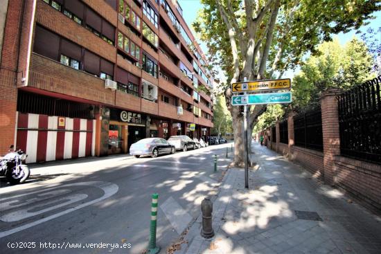 LOCAL COMERCIAL- AV. DE LAS FUERZAS ARMADAS - GRANADA