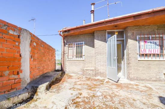 Urbis te ofrece una casa con local y cochera en Alba de Tormes, Salamanca. - SALAMANCA