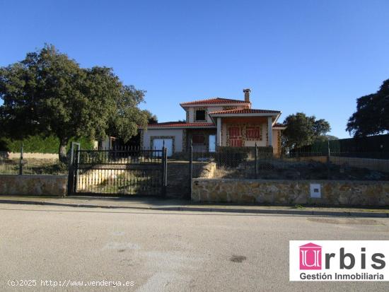 Urbis te ofrece una estupenda casa en venta en zona Cuatro Calzadas, Salamanca. - SALAMANCA