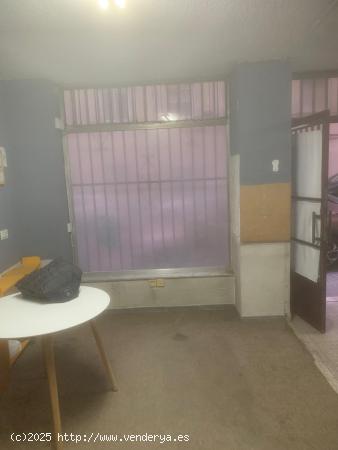 Urbis te ofrece un local comercial en venta en zona San Bernardo, Salamanca. - SALAMANCA