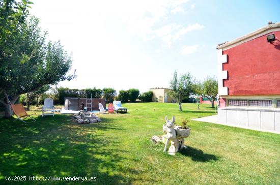 Urbis te ofrece dos magníficas casas con terreno en venta en Parada de Arriba, Salamanca. - SALAMAN