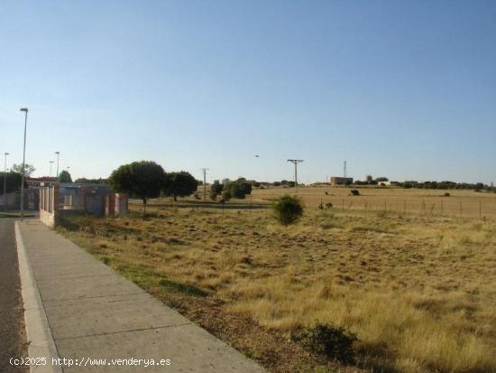 Urbis te ofrece una estupenda parcela en venta en zona Cuatro Calzadas,  Salamanca. - SALAMANCA