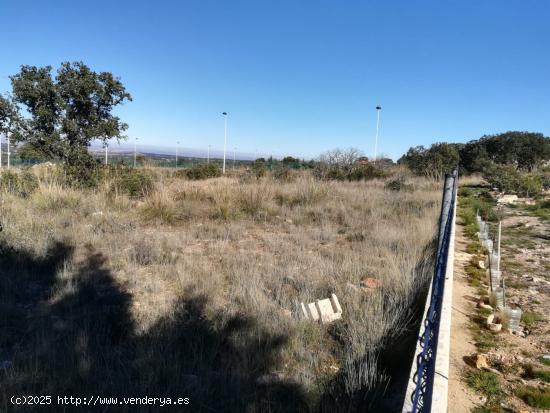 Urbis te ofrece una parcela en venta en Cuatro Calzadas, Salamanca. - SALAMANCA