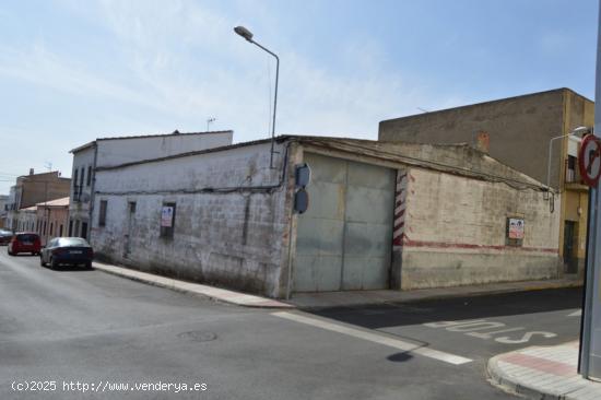 Nave Industrial de 280 m2-Licencia de Taller Mecanico - BADAJOZ