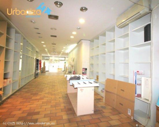 LOCAL COMERCIAL EN UNA DE LAS MEJORES  CALLES PEATONALES DE BADAJOZ . 206 m2  CON ESCAPARATES - BADA