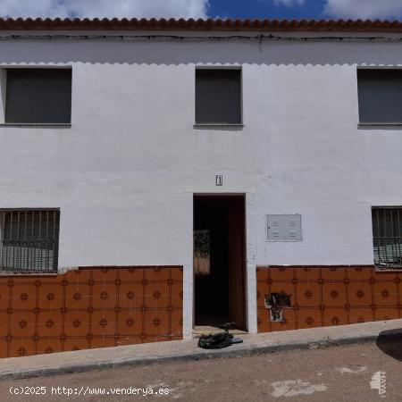 Chalet adosado en venta en Calle Eugenio Hermoso, 06950, Villagarcía De La Torre (Badajoz) - BADAJO