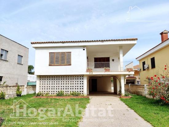 CHALET CON TERRAZA, JARDÍN Y GARAJE EN 2ª LINEA DE PLAYA - CASTELLON