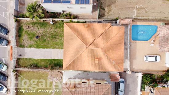 CHALET CON TERRAZA, JARDÍN Y GARAJE EN 2ª LINEA DE PLAYA - CASTELLON