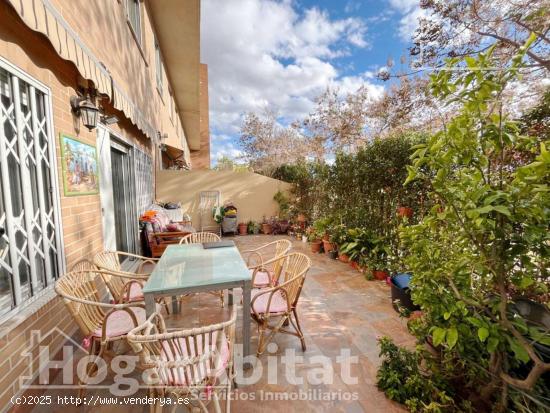 SEMINUEVO CON TERRAZA, JARDIN Y GARAJE - VALENCIA