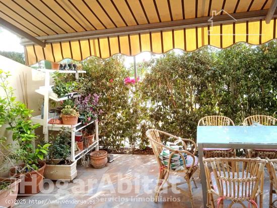 SEMINUEVO CON TERRAZA, JARDIN Y GARAJE - VALENCIA