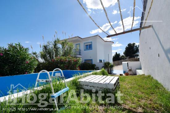 PRECIOSO CHALET REFORMADO CON PISCINA PRIVADA, TERRAZA Y PARCELA - VALENCIA