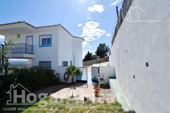 PRECIOSO CHALET REFORMADO CON PISCINA PRIVADA, TERRAZA Y PARCELA - VALENCIA