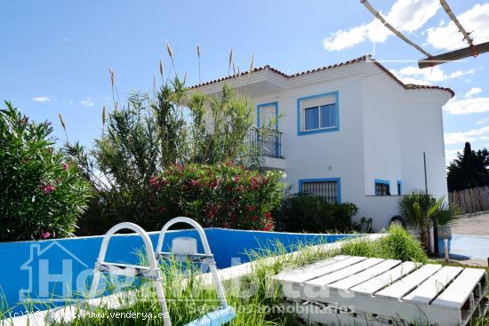 PRECIOSO CHALET REFORMADO CON PISCINA PRIVADA, TERRAZA Y PARCELA - VALENCIA