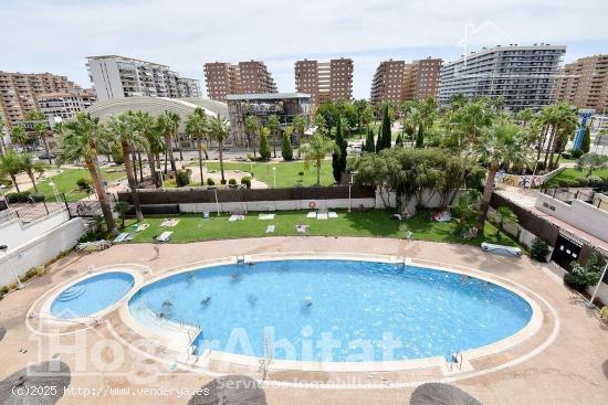 SEMINUEVO CON PISCINA, GARAJE Y TERRAZA CERCA DE LA PLAYA - CASTELLON