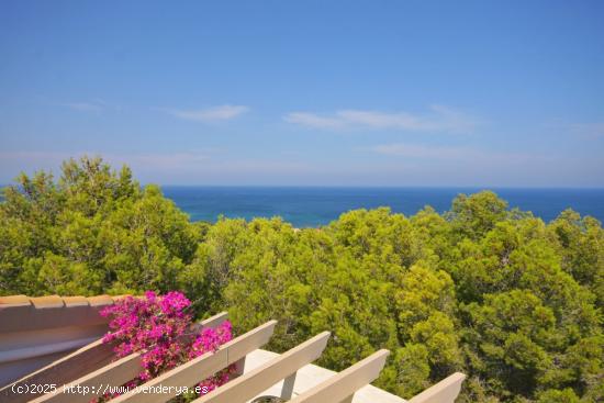 Amplia villa con vistas al mar y piscina privada en Las Rotas, Denia - ALICANTE