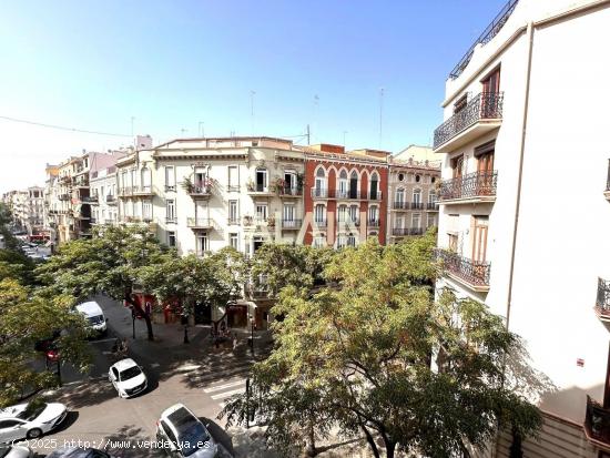 Se Vende  Excelente Piso en Calle Conde Salvatierra - VALENCIA