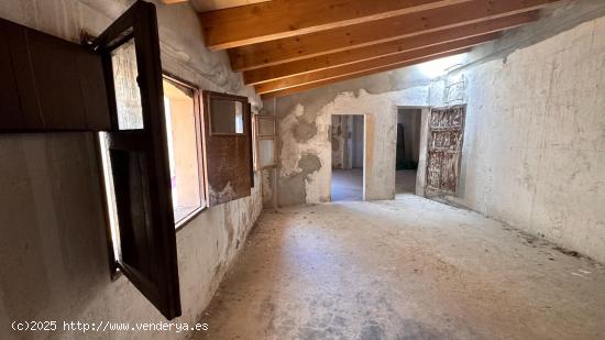 Edificio de tres viviendas o triplex en Plaza de Cort - BALEARES