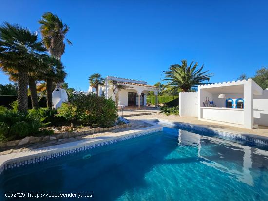 Exclusiva propiedad con dos viviendas y piscina a pasos de las mejores calas de la Costa Dorada - TA