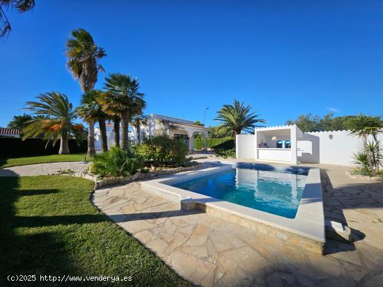 Exclusiva propiedad con dos viviendas y piscina a pasos de las mejores calas de la Costa Dorada - TA