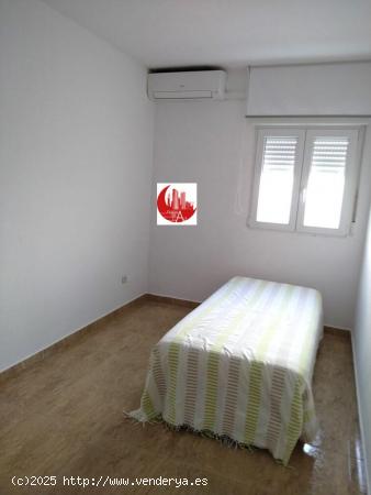 ¡Se alquila piso de 3 dormitorios, 1 baño y plaza de garaje incluida en el precio en La Unión! - 