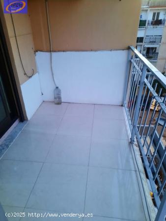 LUMINIOSO PISO AMUEBLADO EN ZONA MARXALENES - VALENCIA