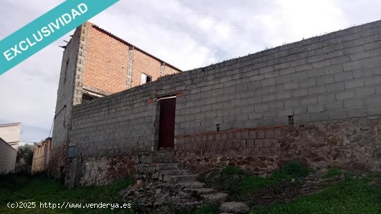  Excepcional Solar Urbano en Lagartera: 1.997 m² con Todos los Servicios 