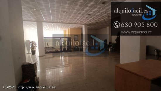 SE ALQUILA LOCAL EN C/ EJERCITO DE 190 METROS POR. 1200€