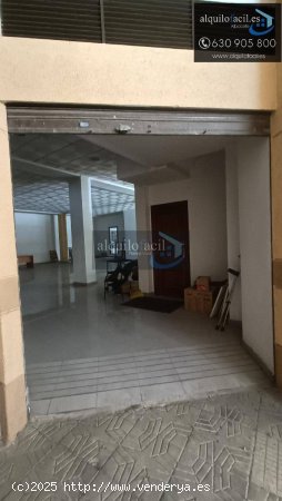 SE ALQUILA LOCAL EN C/ EJERCITO DE 190 METROS POR. 1200€