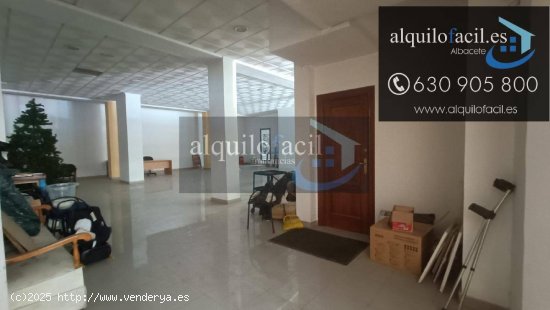 SE ALQUILA LOCAL EN C/ EJERCITO DE 190 METROS POR. 1200€