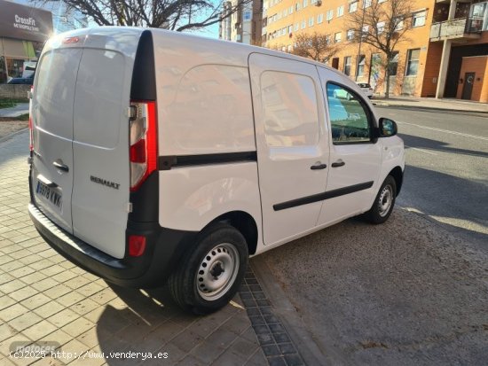 Renault Kangoo Furgon 1.5dci 75cv de 2019 con 125.000 Km por 7.438 EUR. en Madrid