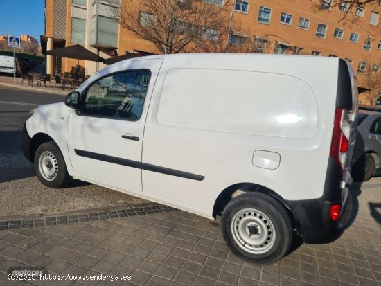 Renault Kangoo Furgon 1.5dci 75cv de 2019 con 125.000 Km por 7.438 EUR. en Madrid