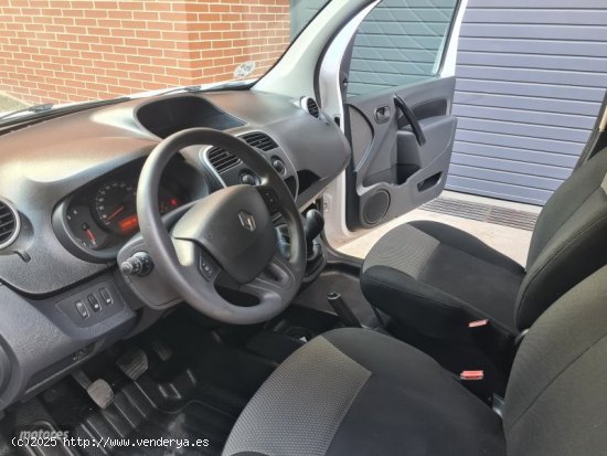 Renault Kangoo Furgon 1.5dci 75cv de 2019 con 125.000 Km por 7.438 EUR. en Madrid