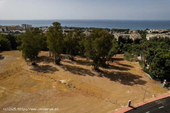 Parcela de 1.603m2 en Urb. Rocio de Nagueles, Milla de Oro - MALAGA