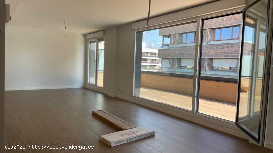  GEA inmobiliaria VENDE PISO ÁTICO de 3 Habitaciones NUEVO en Pza. VÍNCULO - NAVARRA 