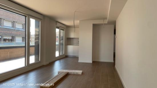 GEA inmobiliaria VENDE PISO ÁTICO de 3 Habitaciones NUEVO en Pza. VÍNCULO - NAVARRA