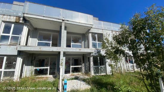 SE VENDE CONJUNTO DE EDIFICIOS EN CASTAÑEDA - CANTABRIA