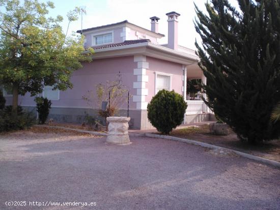 Chalet con suelo urbano en Llano San José - ALICANTE