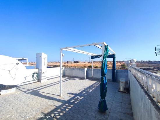  BUNGALOW PLANTA ALTA CON SOLÁRIUM, PISCINA  Y VISTAS DESPEJADAS - ALICANTE 