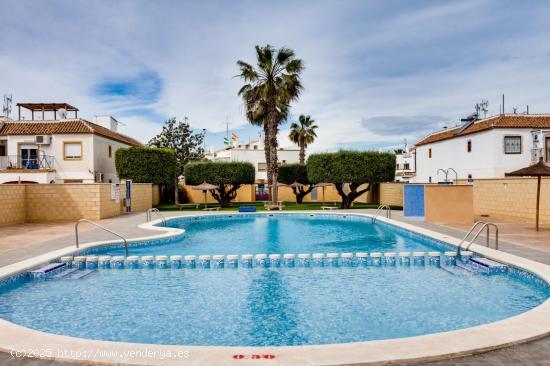 BUNGALOW PLANTA ALTA CON SOLÁRIUM, PISCINA  Y VISTAS DESPEJADAS - ALICANTE