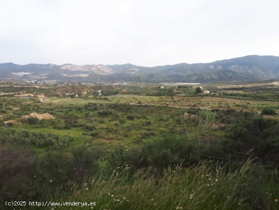 CORTIJO CON TERRENO A REFORMAR EN URRÁCAL,  ALMERÍA - ALMERIA