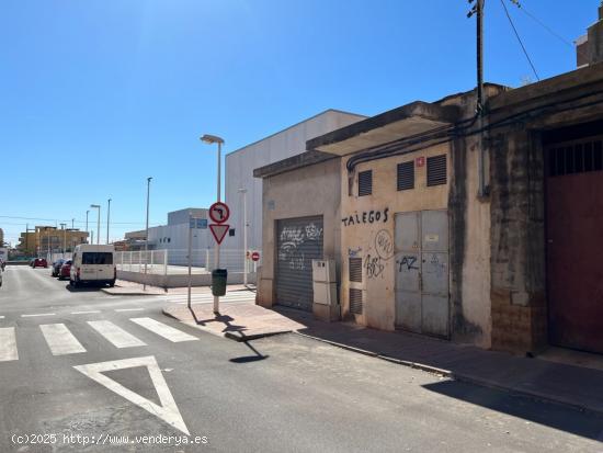 Solar esquinero con Almacén y Centro de Transformación de Iberdrola, listo para construir - CASTEL