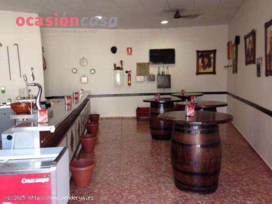 LOCAL HECHO BAR CON LICENCIA EN EL CENTRO COMERCIAL LA BALLENA - CADIZ