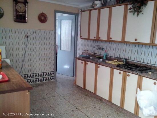 CASA CON COCHERA EN PUEBLONUEVO - CORDOBA