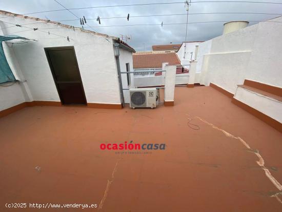 CASA CON TEJADO NUEVO EN EL CENTRO - CORDOBA