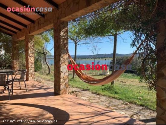 CHALET CON NAVE, OLIVOS Y PISCINA CON INCREIBLES VISTAS - CORDOBA