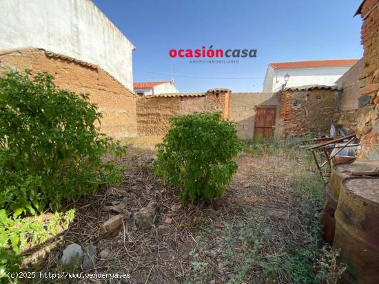 CASA CON TEJADO NUEVO Y GRAN PATIO - CORDOBA