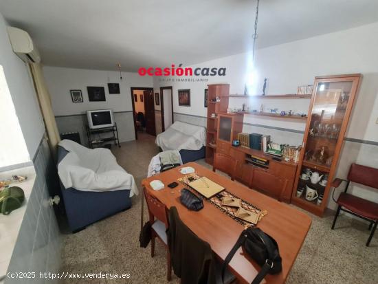 CASA CON COCHERA Y TEJADO NUEVO A LA VENTA - CORDOBA