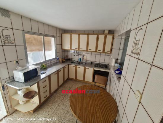 CASA CON COCHERA Y TEJADO NUEVO A LA VENTA - CORDOBA