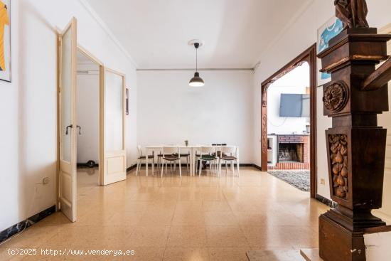 PRECIOSA CASA EN EL CENTRO DE DOBLE CASAL CON HISTÓRIA! - BARCELONA